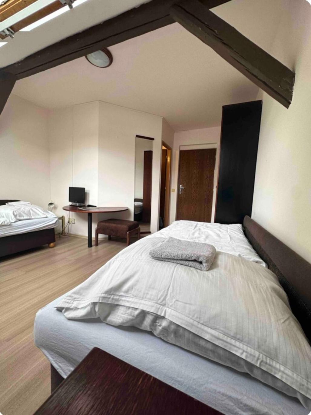 Private Apartment Near The Centre Братислава Экстерьер фото